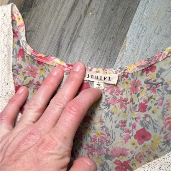 JODIFL retro Floral Blouse with Lace Trim - Picture 3 of 6